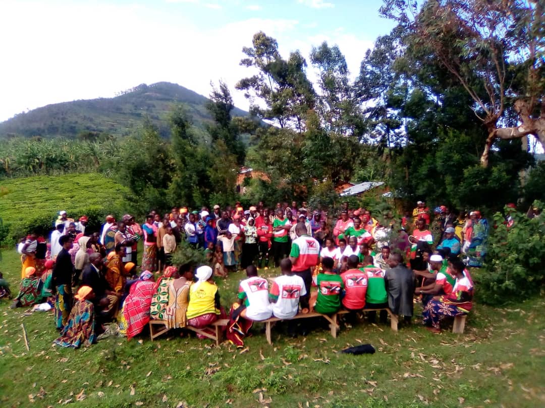 CnddFddMatana's tweet photo. #Burundi:Inama uyu 04/02/2024 yabereye ku gacimbiri #Mukararo ku musozi wa #Donge itewe iteka n'abarongoye imbonerakure muri zone #Kibezi n'umunyamabanga @CnddFdd mu ntumbero yo kwibutsa akarangamutima,kuteramira n'umutekano,kugwiza abanywanyi no kwiteza imbere.@CNDDFDDBurunga https://t.co/rUWDF0dOjA