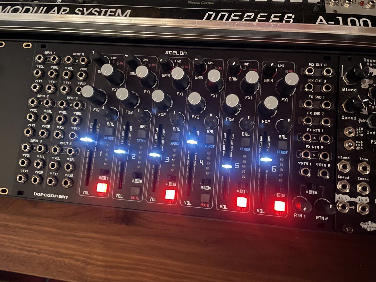 boutiquepedalny's tweet photo. 🔥🎛️ Eurorack用の究極ミキサー🎛️🔥フェーダー/ポット/スイッチのフィーリングが素晴らしい!音も最高!
そして便利なステレオインプット/アウトプット🩷🩷
こんなミキサーが欲しかった👍
https://t.co/Z49VPD6Vlu
#eurorack #modularsynth #boredbrain #xcelon #boutique #mixer #bpnyc https://t.co/Ukybn6NeuD