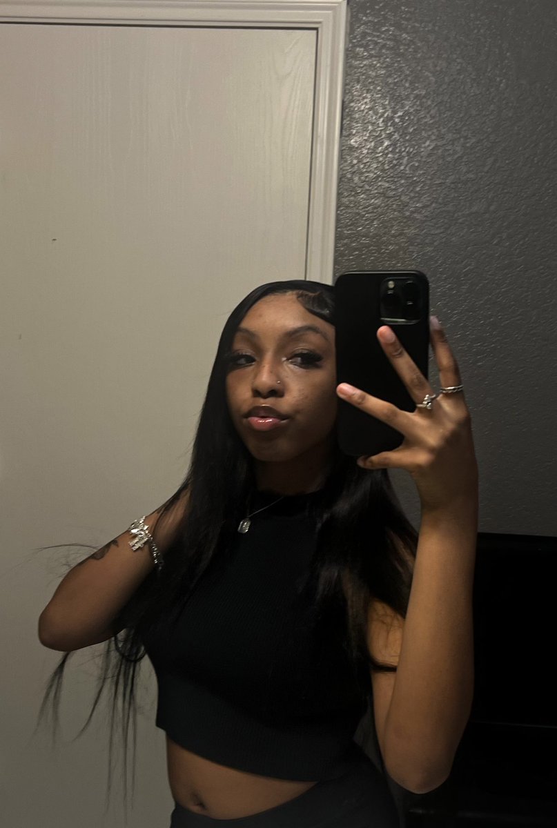 bryanaarenee's tweet photo. the face these bitches hate 😘😘 https://t.co/6S0xmlgSak