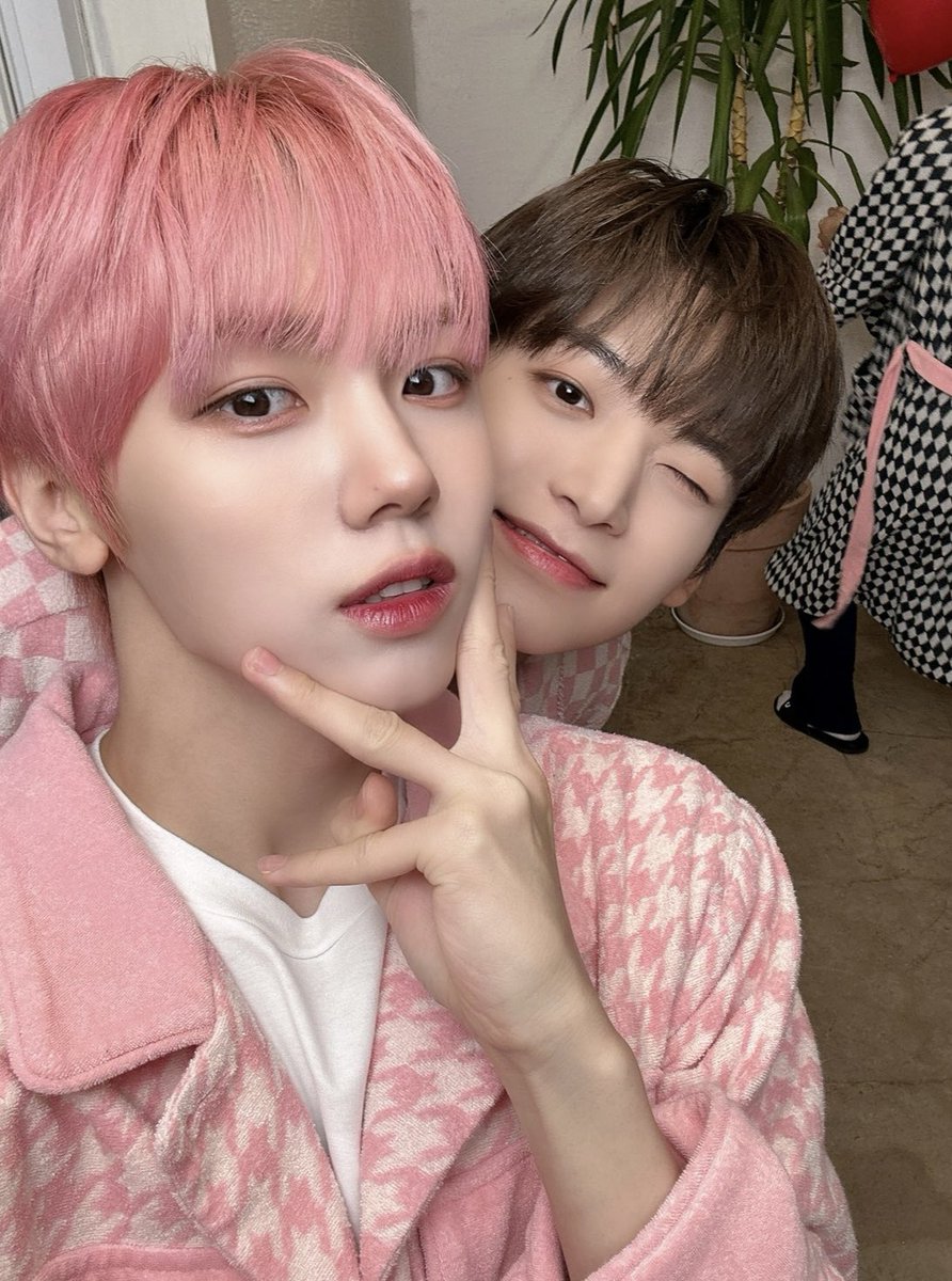CRAVITY_twt's tweet photo. 훠궈 메이트야 생일 축하행💕
#성민 #HAPPYJUNGMODAY
#모구의_생일생일생일을_축하축하축하해 https://t.co/usNYMLHsOl