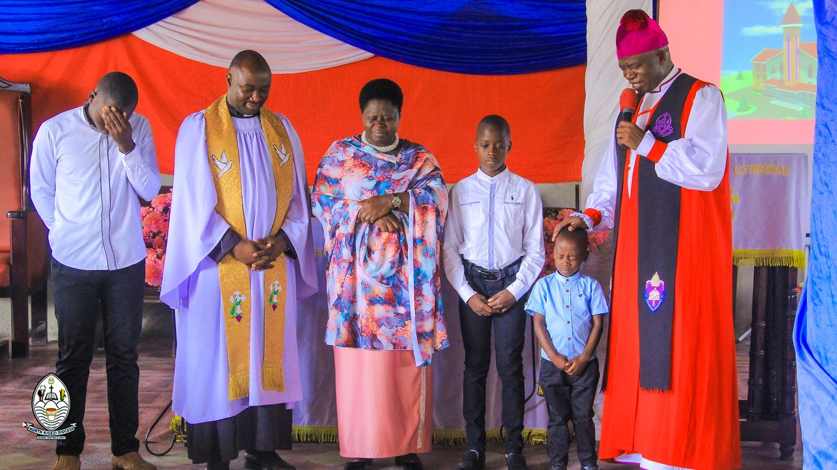 The Very Rev. Amatsiko Niwegariho was officially welcomed as the Dean of Emmanuel Cathedral Kinyasano, as he attended his maiden Sunday service. He was the preacher of the day in the service, and the main celebrant was the Rt. Rev. Onesimus Asiimwe. To God be the Glory!