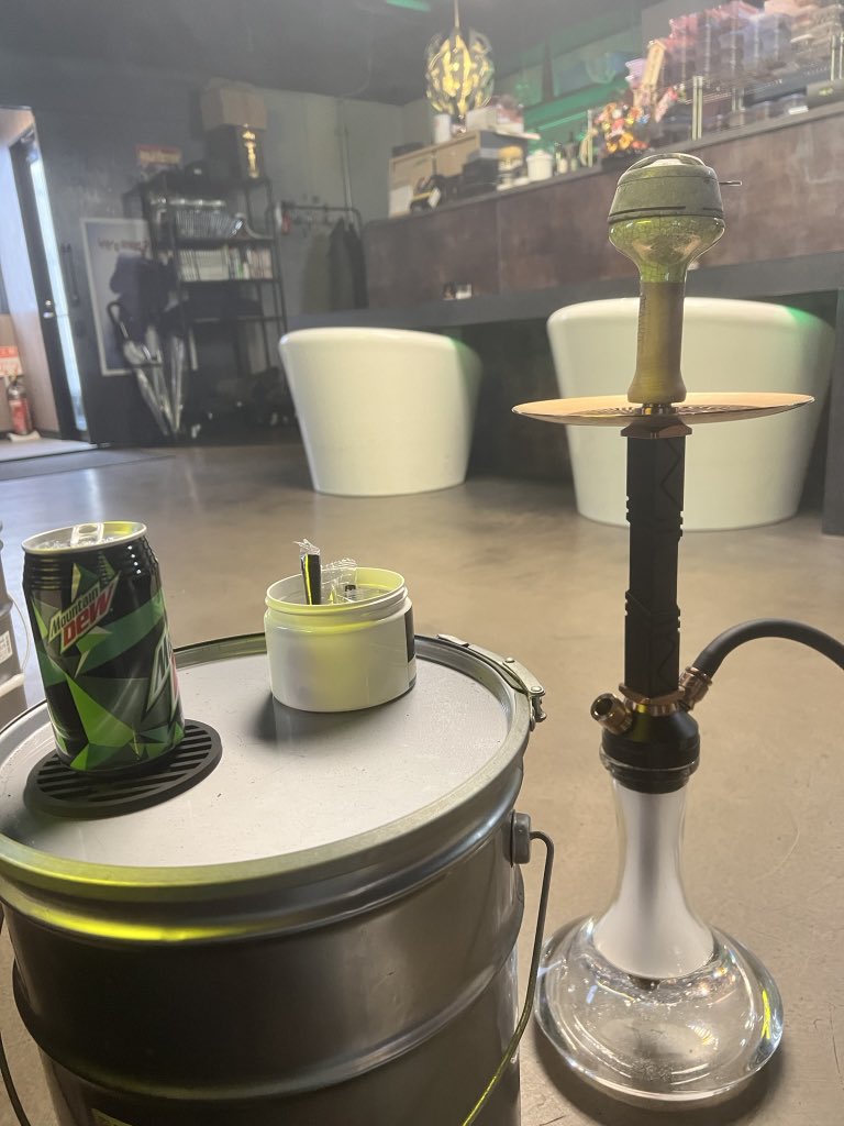 水道橋レント
フレーバーはこんな味でって頼んだのと、ダークリーフ詳しく無いから何が使われてるかはわからん、afアイスラズベリーミンが入ってるのは覚えてる
めちゃ好みの味で店内も可愛いし居心地良き