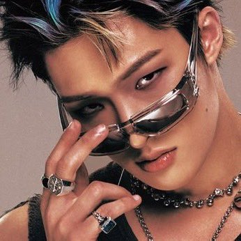blessedbydite's tweet photo. a new look for the god of love https://t.co/WH1akkoFjI