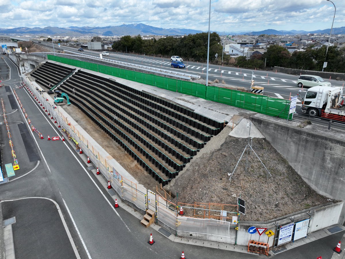 KONDO_GROUP's tweet photo. 土木事業部の現場紹介！ 
国道23号豊橋バイパスにおいて、緊急避難施設を整備しています。
 #近藤組 #近藤組土木 #近藤グループ https://t.co/hf2Yi3D5gm