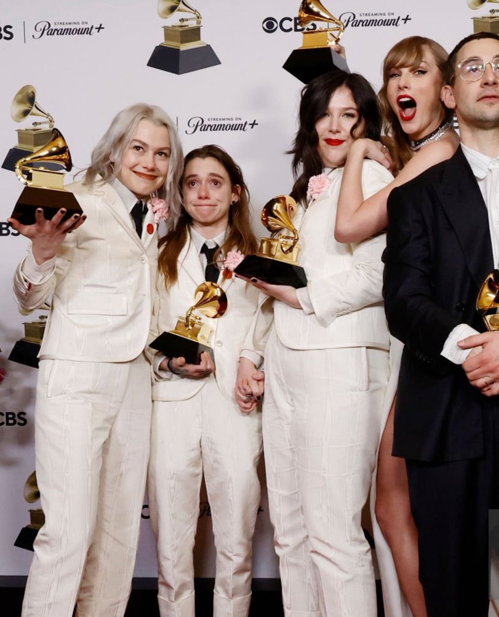 sourcebridgers's tweet photo. taylor swift, the 4th member of boygenius https://t.co/33IeJry4De