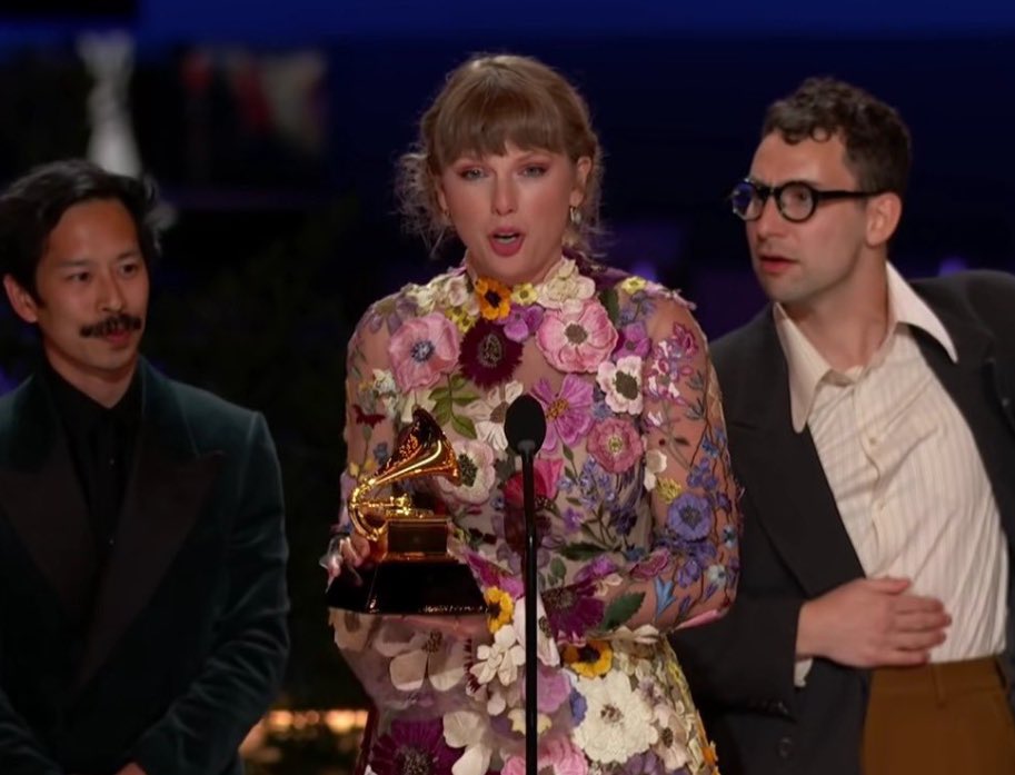 SwiftNYC's tweet photo. Taylor Swift being the first artist to win Album of the Year FOUR times in #GRAMMYs HISTORY!

Fearless
1989
Folklore
Midnights https://t.co/BcbnXbEOCH
