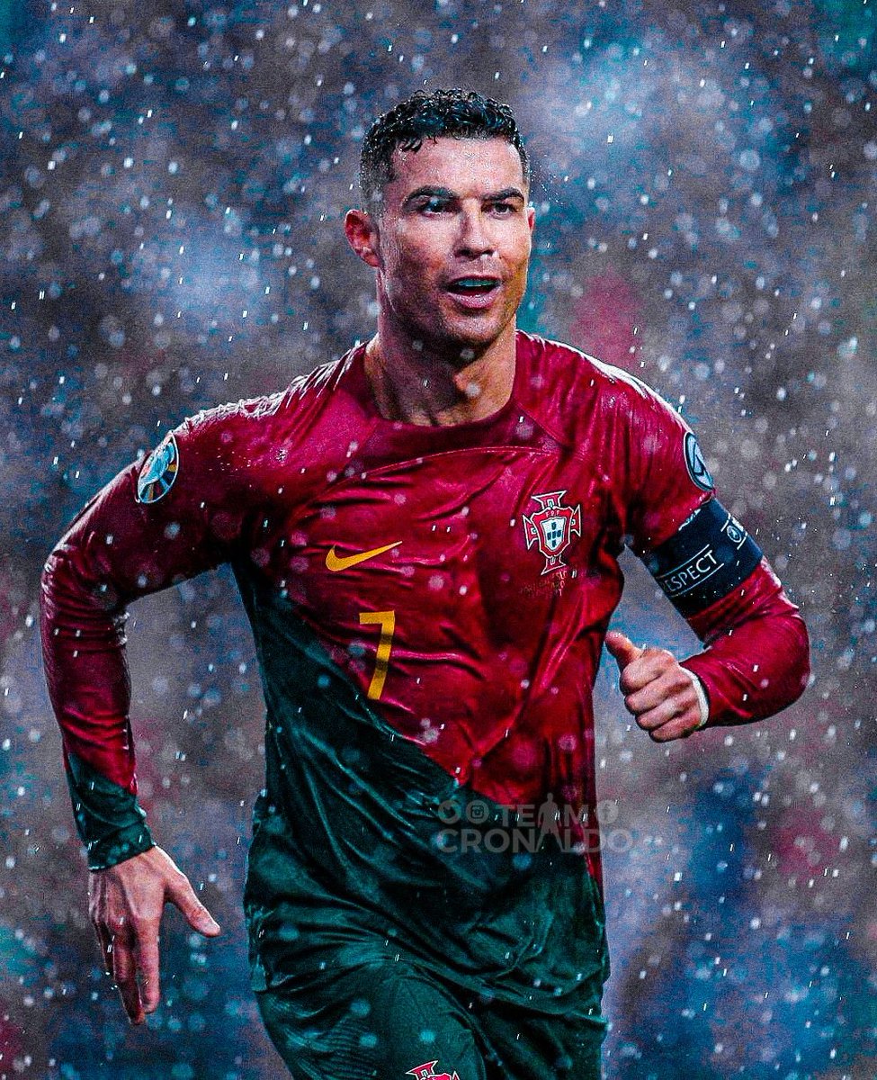 ElInmortal____'s tweet photo. Cristiano Ronaldo cumple hoy 39 años. Hace un mes se proclamaba como máximo goleador mundial de 2023.

Messi tiene 36 años, ha quedado penúltimo de la MLS, le metió 6-0 el Al Nassr y lleva 160 días sin marcar un gol oficial.

Pero CR7 envejeció peor. No olvides el relato. https://t.co/KoMmzoyX5v