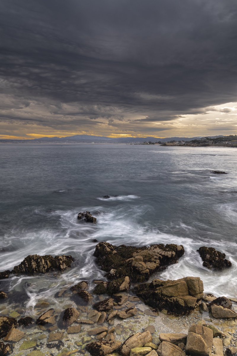 The bow of the Pineapple Express arrives over Pacific Grove along the California coast.

Morning of January 31, 2024.

#Californiastorm #California
#MontereyCounty #AtmosphericRiver