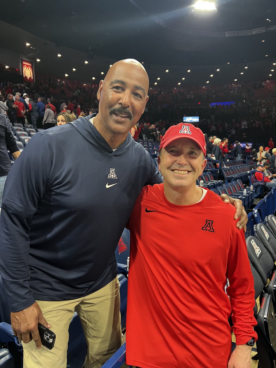 Glennphowell's tweet photo. It was great to meet Coach Brennan tonight!! Arizona football is in great hands and I am excited about the future !🐻⬇️ https://t.co/gewHQ5tgFr