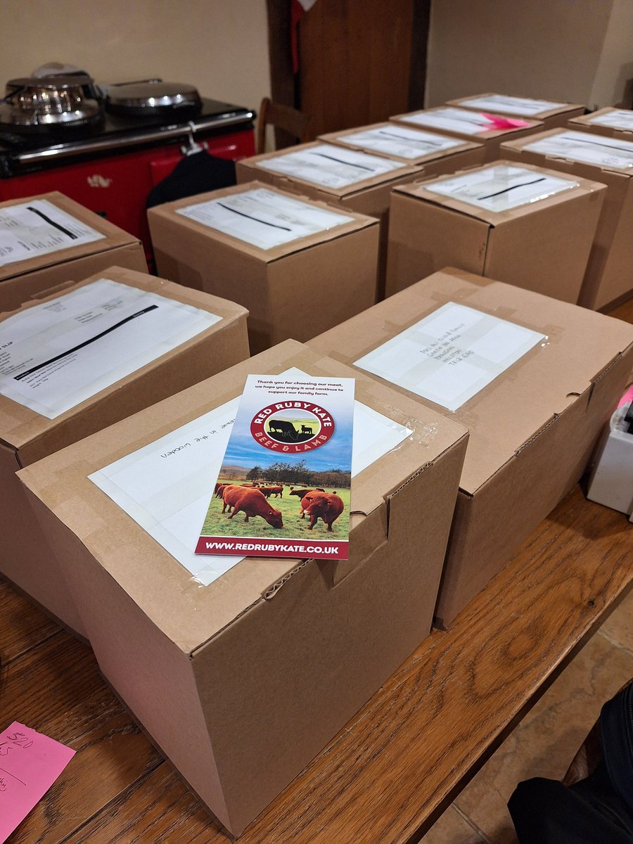 Boxes of grass fed beefy goodness off out for delivery 💪😍 spreading nutritious joy! But not many lovely bitcoiners this time- has bitcoin for beef had it's day? Tell me folks! Is the bitcoin transaction fee putting you off?

#BEEF #Bitcoin    #knowyourfarmer #grassfed