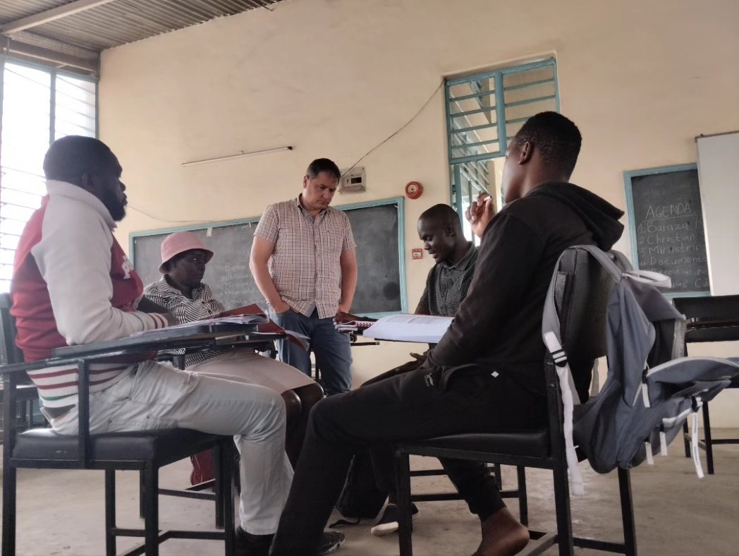 HAARTKenya's tweet photo. On Saturday, we were in the heart of Huruma, an area where we often receive many cases of #HumanTrafficking. Our CEO Dr. Radoslaw Malinowski was training students from @Tangaza_UMtaani on understanding what human trafficking entails.
#FightHumanTrafficking
#CommunityResilience https://t.co/sQx9S7YmFt