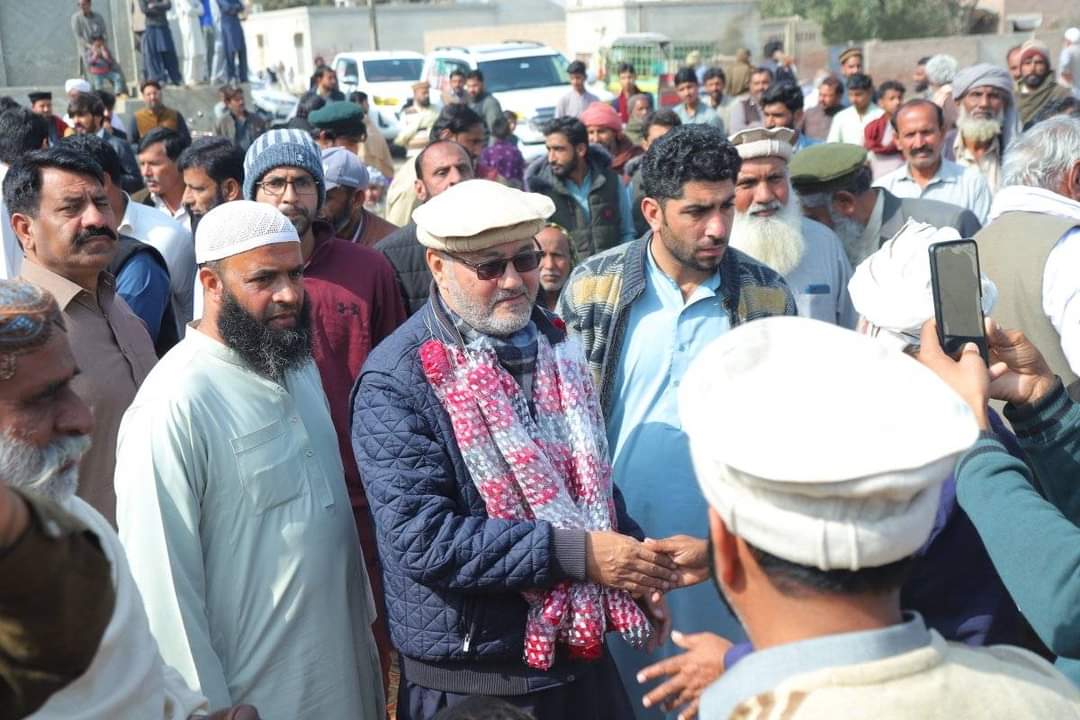 PTIPunjabPK's tweet photo. امیدوار پاکستان تحریک انصاف #PP228 کیپٹن عزت جاوید خان, سابق ضلعی صدر میاں شفیق، سابق ایم پی اے عامر اقبال شاہ اور ملک آصف اعوان کے ہمراہ چوہدری ساجد کی جانب سے منعقدہ پروگرام میں شرکت چک نمبر 360 یونین کونسل 360 کے عوام سے ملاقاتیں۔
#عمران_خان_ایک_نظریہ_ہے https://t.co/NtXY9yP1kR