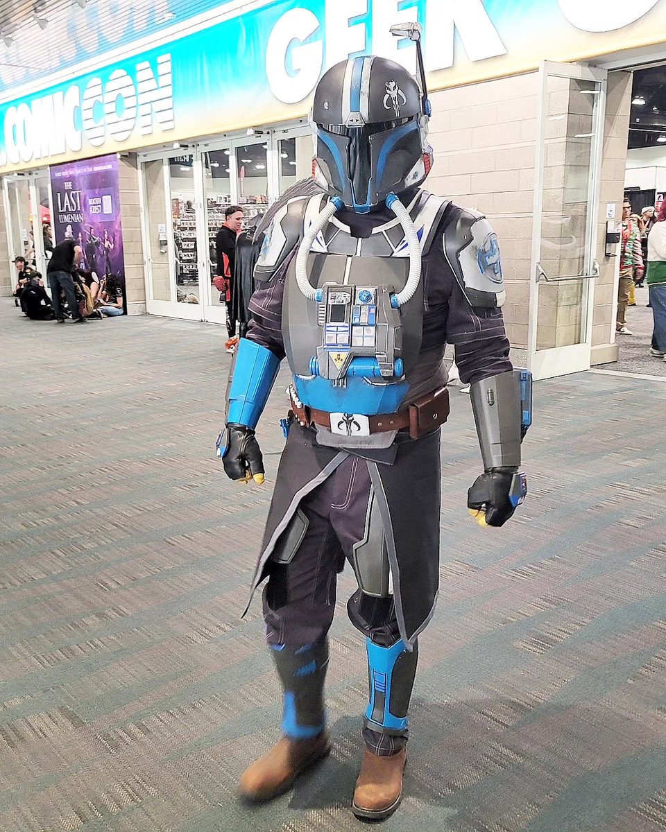 ShortFusedTV's tweet photo. LACC23 my mandalorian pilot kit https://t.co/guPHB9Vh9g