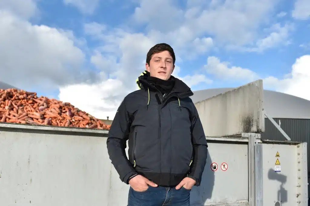 Dans la baie du #MontSaintMichel, Marin Belloir s’est lancé dans la #méthanisation, à partir des #déchets agricoles de son #élevage de chevaux, pour produire du #GazVert.
Son témoignage 👉🏻 cutt.ly/JwXdbmWF 

#Agriculture #Territoires #Energie #TransitionEcologique #GRDF