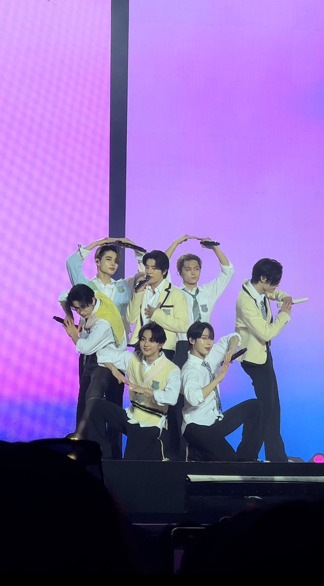 enhaultz's tweet photo. hii feel free to use my shot of 10 months love w/o watermark as ur wallpapers!! 💗 not the best quality, but i wanna share this beautiful shot to you guys 🥹🤎

tag me if you’re going to use it <3 https://t.co/qbDwm8cXxD