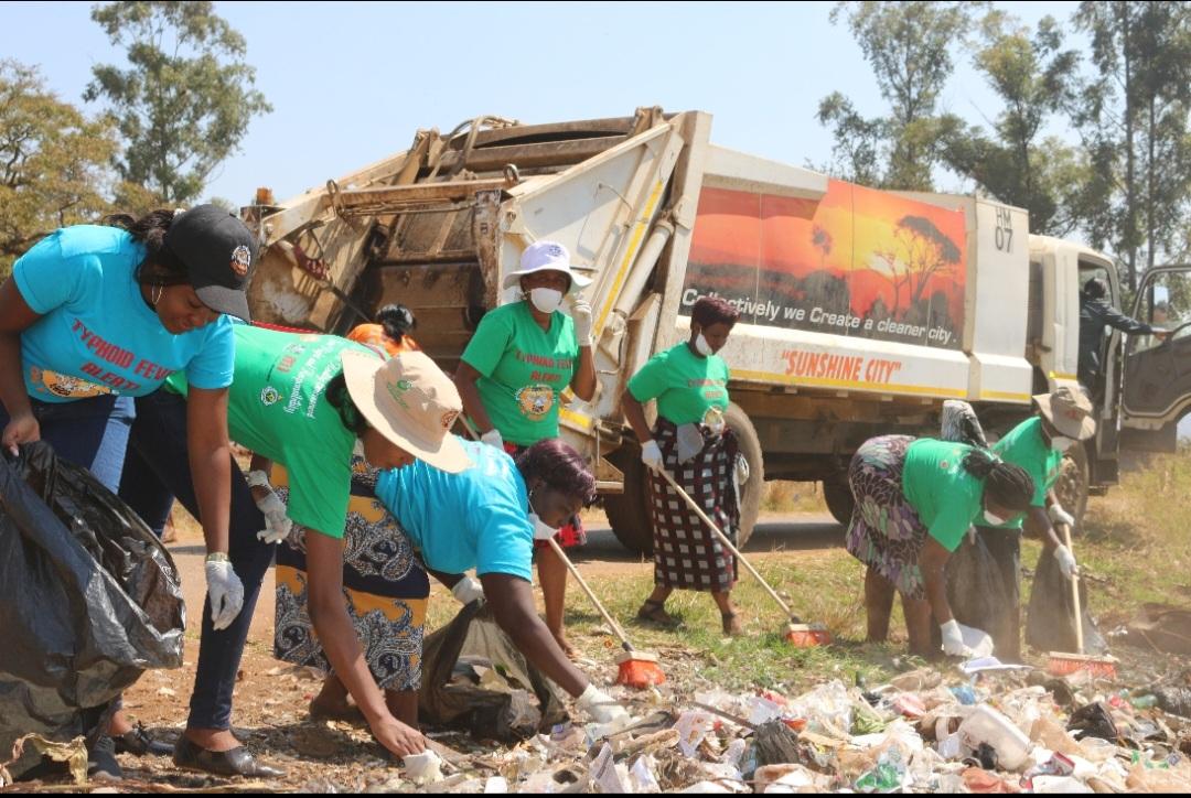 Itai Josh Rusike (@itairusike) on Twitter photo #CholeraAlert πΏπΌ The response to the cholera outbreaks requires an organized and collective approach buttressed by the active participation of the community as it is not just the responsibility of the health sector alone <a href="/CWGH1/">CWGH-Zimbabwe</a> <a href="/MoHCCZim/">Ministry of HealthZW</a> <a href="/TajudeenOyewale/">Dr. Tajudeen Oyewale</a> <a href="/dangou_jean/">DANGOU Jean-Marie</a> #WASH #CholeraAlert πΏπΌ The response to the cholera outbreaks requires an organized and collective approach buttressed by the active participation of the community as it is not just the responsibility of the health sector alone <a href="/CWGH1/">CWGH-Zimbabwe</a> <a href="/MoHCCZim/">Ministry of HealthZW</a> <a href="/TajudeenOyewale/">Dr. Tajudeen Oyewale</a> <a href="/dangou_jean/">DANGOU Jean-Marie</a> #WASH