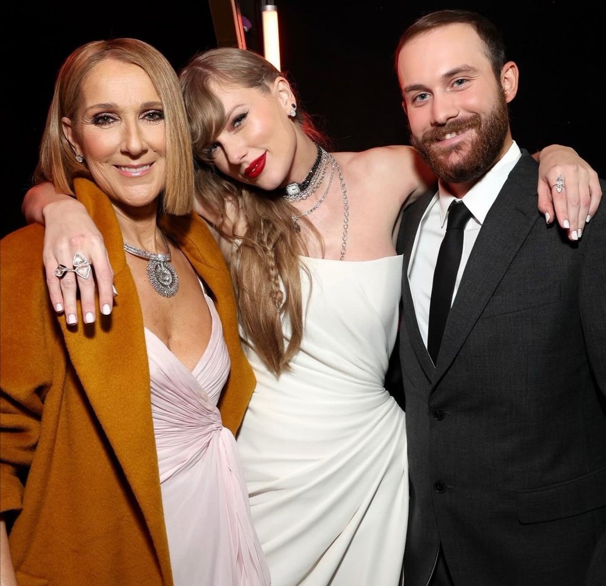 celinebible's tweet photo. 🚨 | Céline Dion posing with Taylor Swift and her eldest son Rene Charles. https://t.co/3YTQTLv2w3