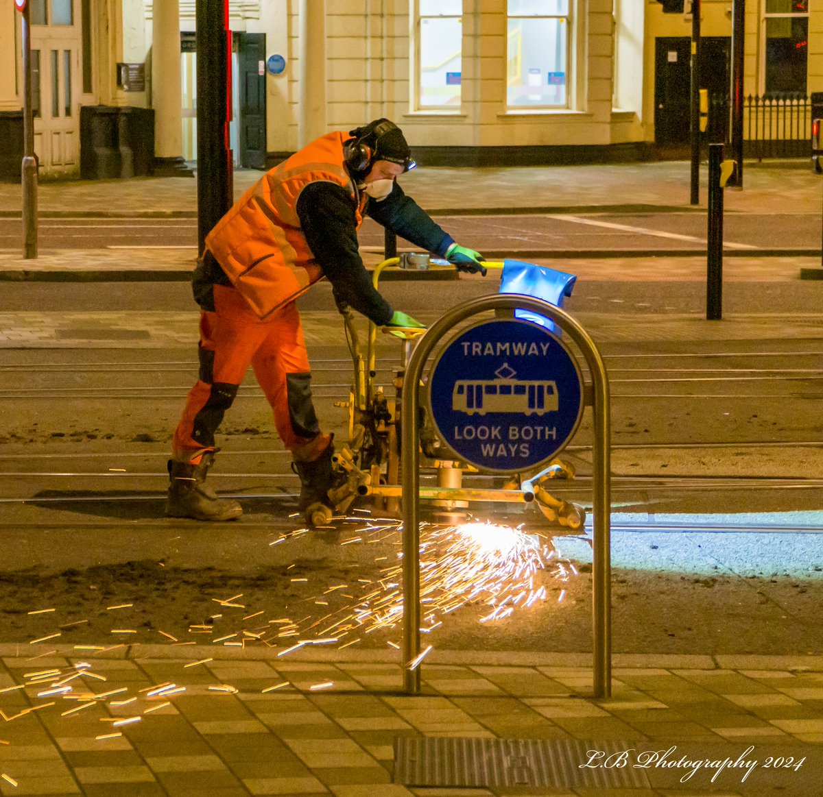 PositiveLee7's tweet photo. There were a lot of sparks at Talbot Square late last night. #Blackpool #Blackpoolcouncil #Blackpooltower #Blackpooltransport #Vossloh #sparks #Talbotsquare #tramtracks https://t.co/XFtQCq94wK
