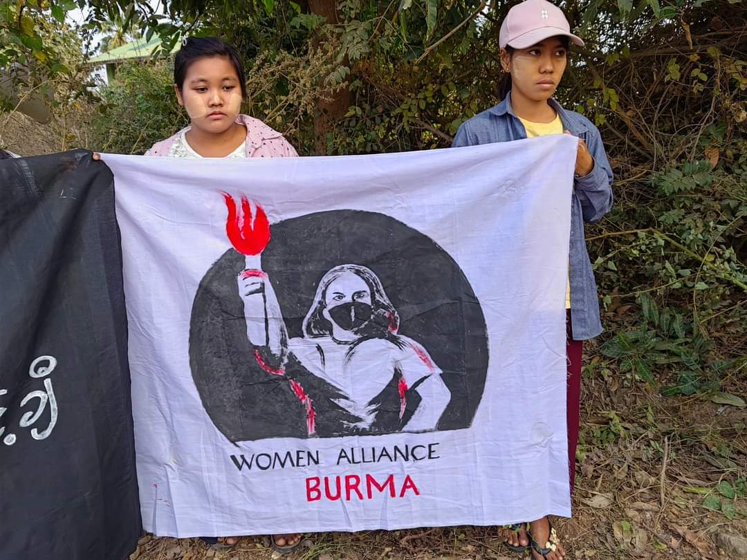 naingnaingaung's tweet photo. Women Alliance of Burma, Magway People's Strike Committee, Mandalay Strike Force, and Monywa People's Strike Committee joined forces to mark three years under the military coup.
#SpringRevolution_3rdAnniversary
#2024Feb5Coup
#WhatsHappeningInMyanmar https://t.co/xObTLIVa8E
