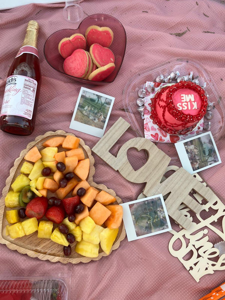 dibbindots's tweet image. Long live galentines ✨