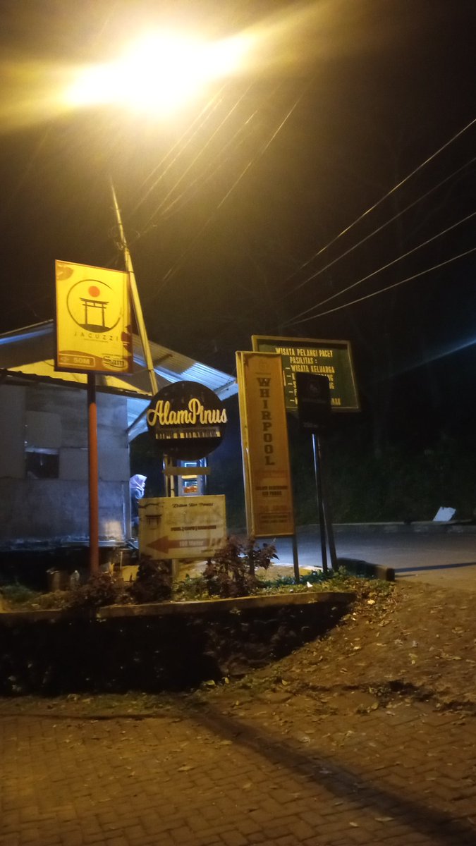 Tidakd32's tweet photo. Kapan ya kesini bareng kamu??? 

#mojokerto #Healing #jalan #kencan #jawatimur #seleb #motor #wisata #🌈 #🏳‍🌈 https://t.co/vSFWasc3om
