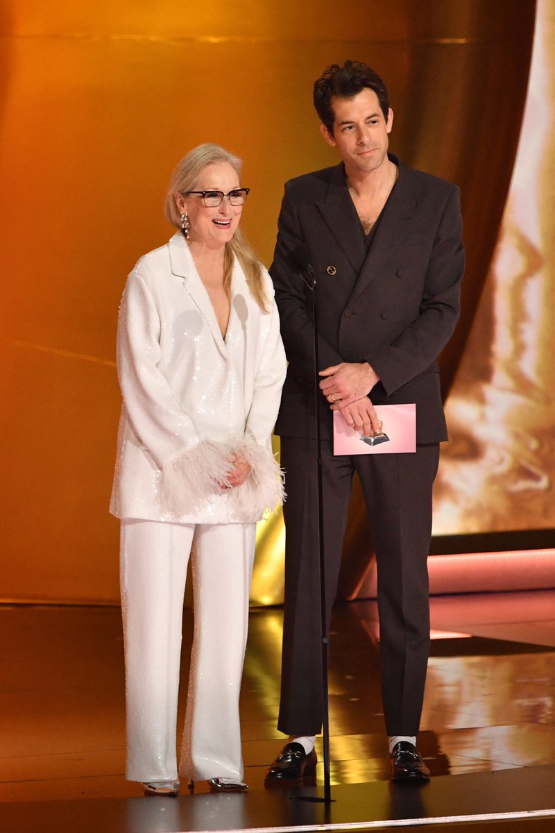 #MerylStreep presented the Record of the Year award at the #GRAMMYs in an all-white Valentino look designed especially for her by #PierpaoloPiccioli and styled by Micaela.