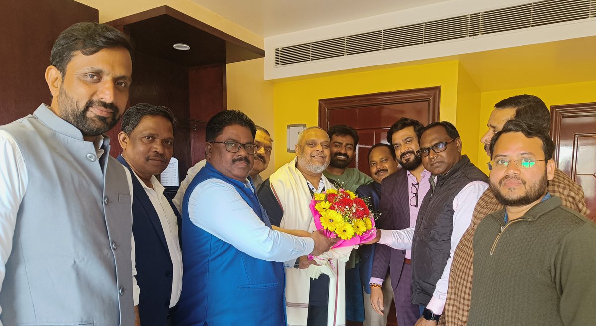 AIBOC Jharkhand state unit along with our State Secretary Sri Prakash Oraon President Sri Akhilesh Kumar and team met with AIBOC President Sri M.Balachandran. Meeting was fruitful and Various points on the strengthening of AIBOC were discussed. #5daysbanking @aiboc_in