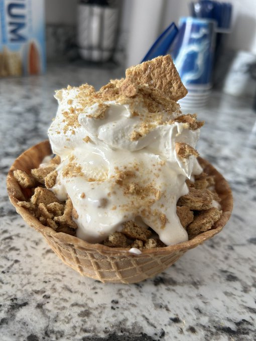 Eat your dinner then you can have your dessert 🍨🍫 https://t.co/goOX02wmSz https://t.co/Xd8XOvjQiC