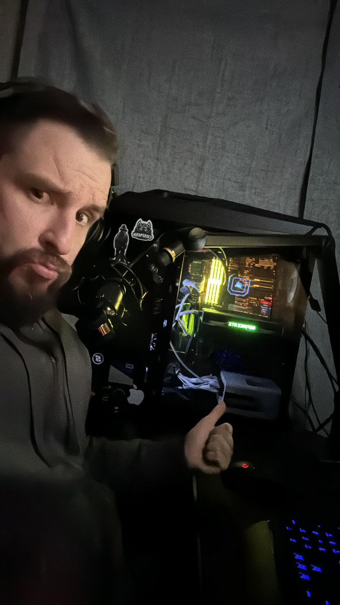 EvoDarkSide89's tweet photo. Let’s game #EscapfromTarkov this game is a #stimulation come join the show late night vibes, music and shooting while lootin an scootin 

Evolightside89/twitch https://t.co/sh2GEtBgHU