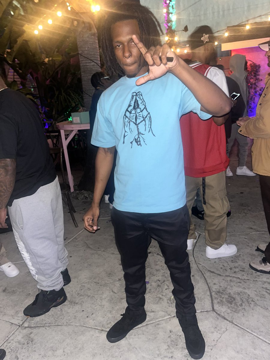 overmackin's tweet photo. She just Wanna get 2 Know Me, She like Dollas You ah Trophy 🏆 #ThoughtIToLdYou #LongLiveKs #FreeBotiny 🖤
L’s https://t.co/u7LX3HmskV