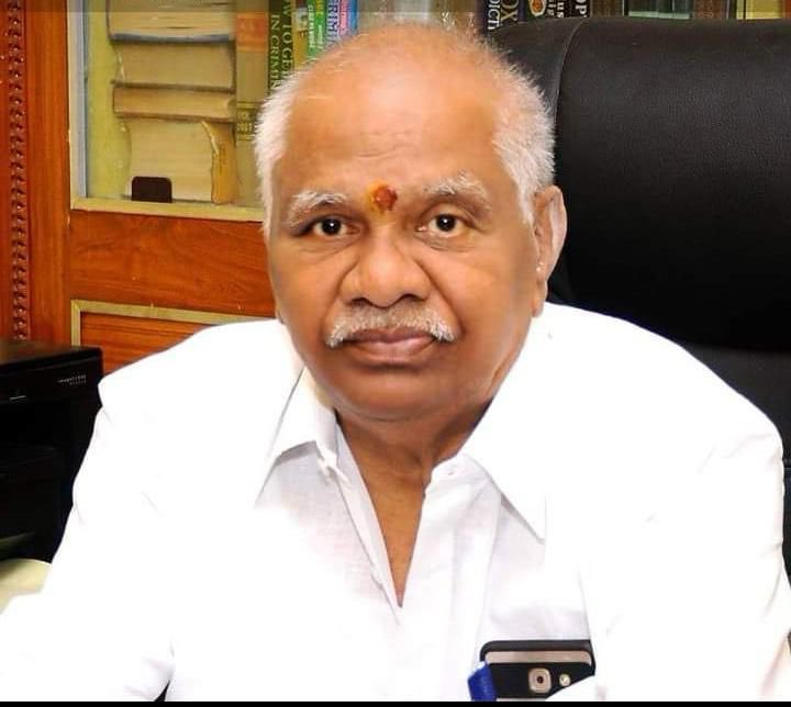 RSPraveenSwaero's tweet photo. పెద్దపల్లి మాజీ ఎమ్మెల్ల్యే శ్రీ బిరుదు రాజమల్లు గారు అనారోగ్యంతో కన్నుమూసినట్లుగా తెలిసింది. పెద్దపల్లి ప్రాంతానికి వారి సేవలు మరవలేనివి. బీయస్పీ యువ అభ్యర్థి దాసరి ఉషకు వారి ప్రోత్సాహం వెలకట్టలేనిది. వారి కుటుంబానికి నా ప్రగాఢ సానుభూతి తెలుపుతున్నాను. https://t.co/ev400eSVzo