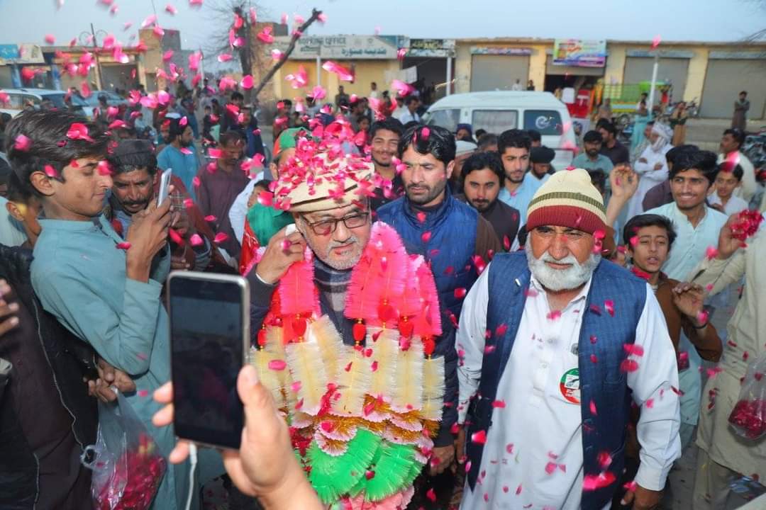 PTIPunjabPK's tweet photo. امیدوار پاکستان تحریک انصاف #PP228 کیپٹن عزت جاوید خان، سابق ایم پی اے عامر اقبال شاہ، سابق ضلعی صدر میاں شفیق اور ملک آصف اعوان کی یونین کونسل 386 ،کیپٹن جاوید کی 386 میں امد۔ ملک شہزاد ڈیسی عابد رسول، رفیق ڈیسی، محمد اشفاق کی جانب سے منعقدہ پروگرام میں شرکت۔
#اب_غلامی_نامنظور https://t.co/TVVG32CAc1