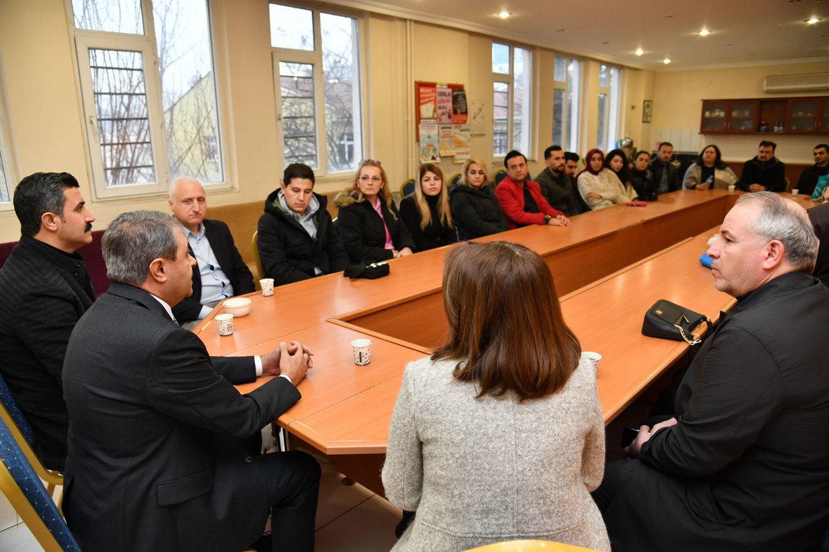 hasansildak's tweet photo. Eğitim öğretim döneminin ilk gününde 15 Temmuz Ortaokulu'nda öğrenci ve öğretmenlerimizle birlikteydik…

İkinci dönemde hep birlikte daha çok çalışacağız…

#BİGEP https://t.co/4CVSX0SiP0