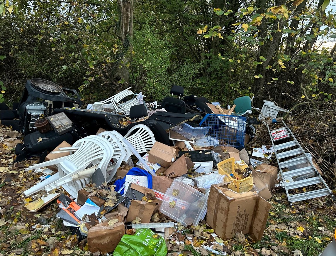 'A removals firm was ordered to pay more than £7,000 for illegally dumping the contents of a shop clearance on a country road.' stalbans.gov.uk/news/company-o…