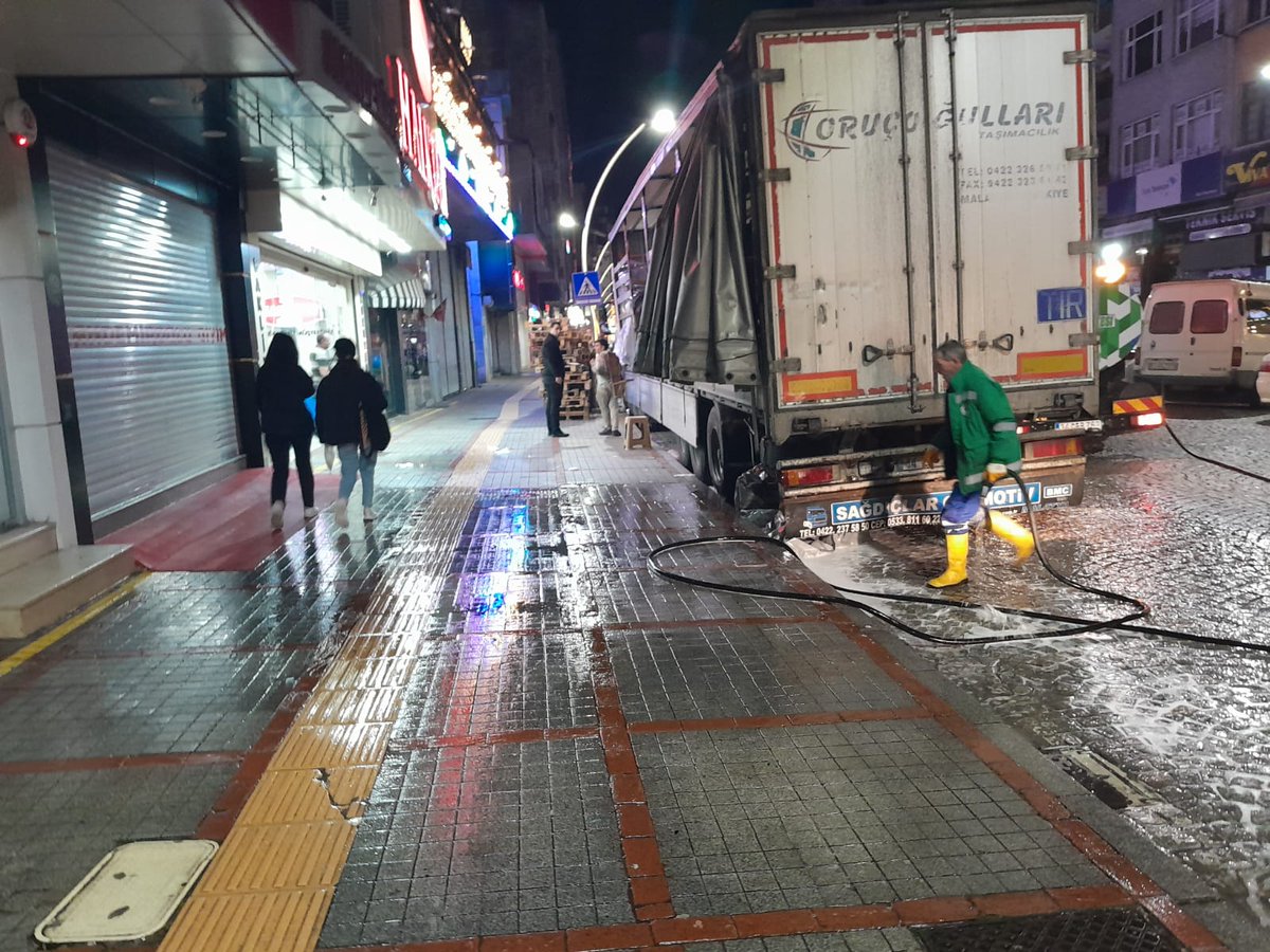 TemizRize's tweet photo. Tophane mahallesi Cumhuriyet caddesi yıkama çalışmalarımız...@ https://t.co/rEPbV4SSB8