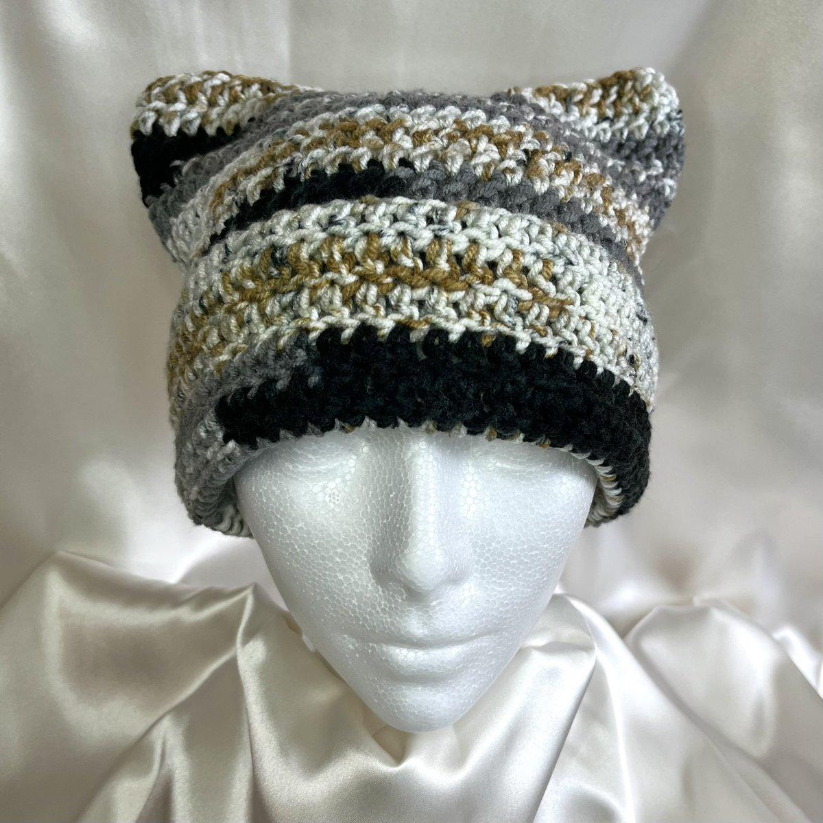 Snag yourself one of these handmade crochet cat beanies! Which one is your fave? 🐱🧶💞