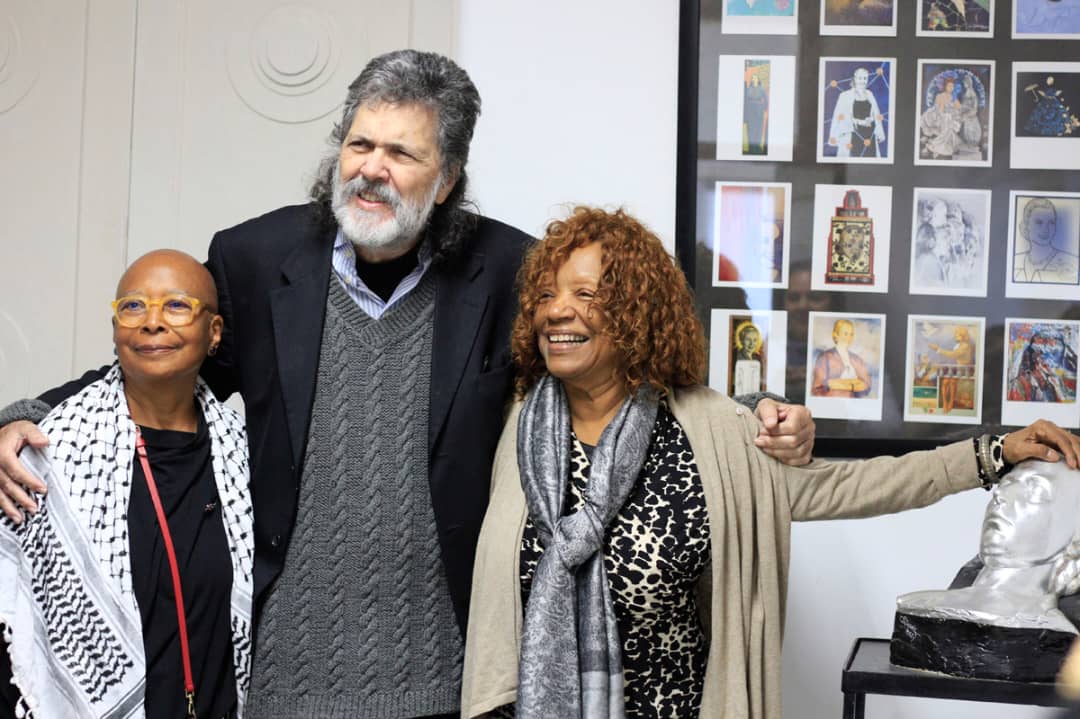 AbelPrieto11's tweet photo. En la @CasAmericas, con Alice Walker y Nancy Morejón, rindiéndole homenaje a Evita. Nuestras mejores armas contra el fascismo y contra su hermano gemelo, el imperialismo, son la poesía, la cultura, la solidaridad, el amor, la memoria. https://t.co/dcWvCJFFyY