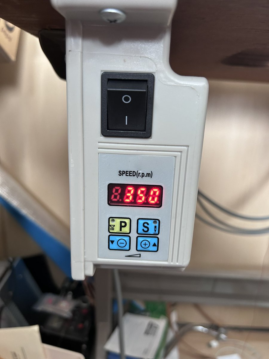 SCraft1962's tweet photo. 【17ミシン 針位置検出器について】
数年前にアリエクで購入したサーボモーターですが、これにつけられる針位置検出器を探しています。
#17ミシン #TE5 #サーボモーター #針位置検出器 https://t.co/RJlOYU0w2j