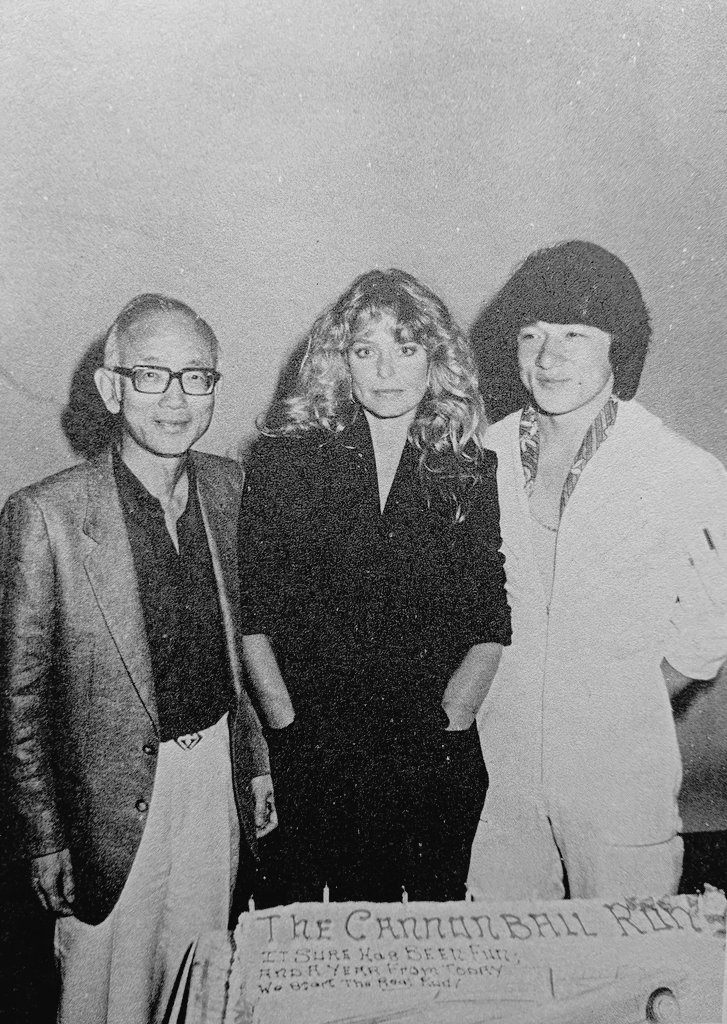 Raymond Chow with Farrah Fawcett and Jackie Chan at The Cannonball Run wrap party. (1981)

#JackieChan #FarrahFawcett
#RaymondChow #CannonballRun