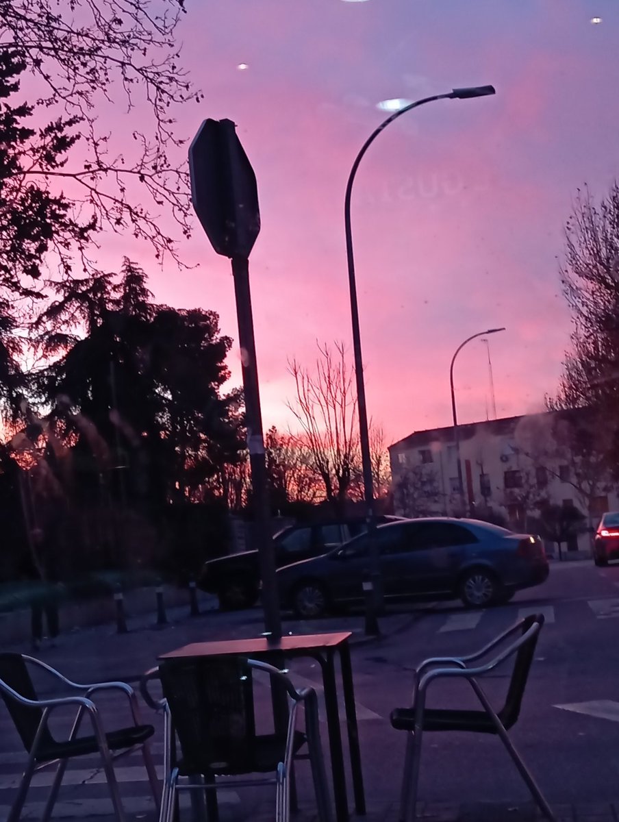 Antes valoraba el atardecer por su belleza. Ahora el amanecer por su fortaleza. 🌅