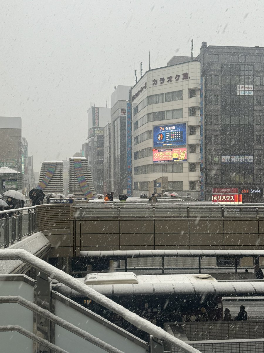 tackrinrin's tweet photo. 現在の八王子駅前の様子。 #雪 #八王子 https://t.co/3rHVbDEbRo