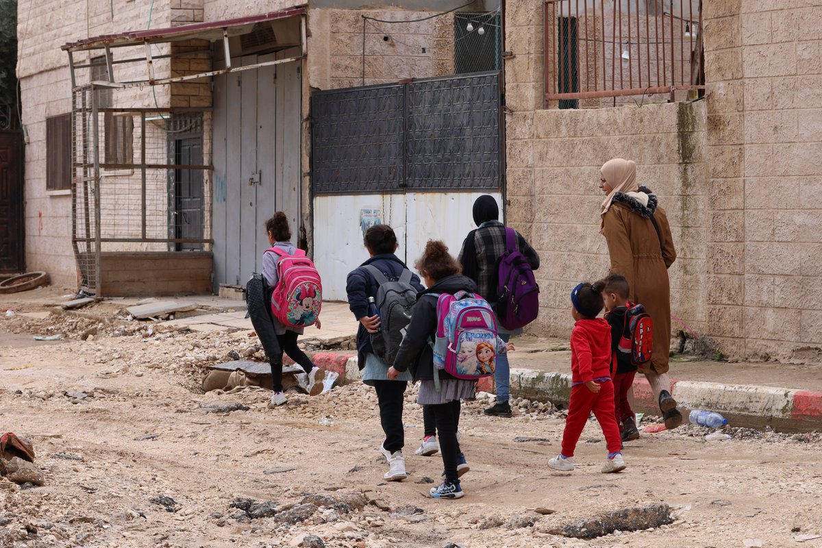 UNICEFCyL's tweet photo. Franja de #Gaza: Se calcula que al menos 17.000 niños y niñas están solos o separados de sus padres
https://t.co/75o3UBtQh2 https://t.co/RkLrwve0in