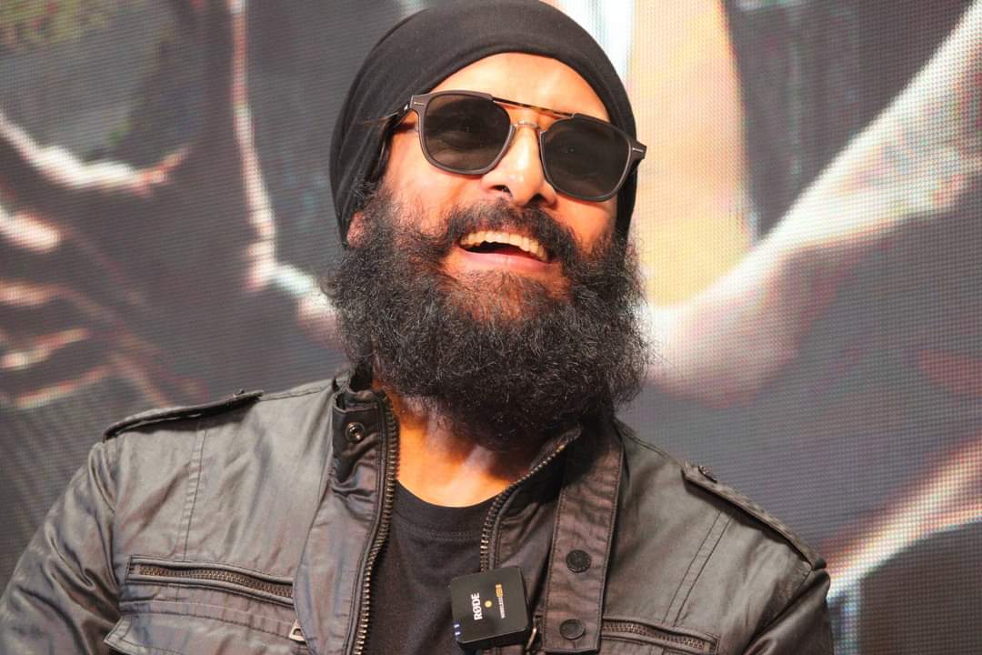 Boxoffice_Boom's tweet image. Exclusive Buzz  :

#ChiyaanVikram next movie confirmed with tollywood director. 

#Chiyaan - #SurenderReddy combo

Director previous works - #RaceGurram , #Dhruva, #Agent.

Shoot starts after completion of #Thangalaan. 

#Chiyaan63 #DhruvaNatchathiram