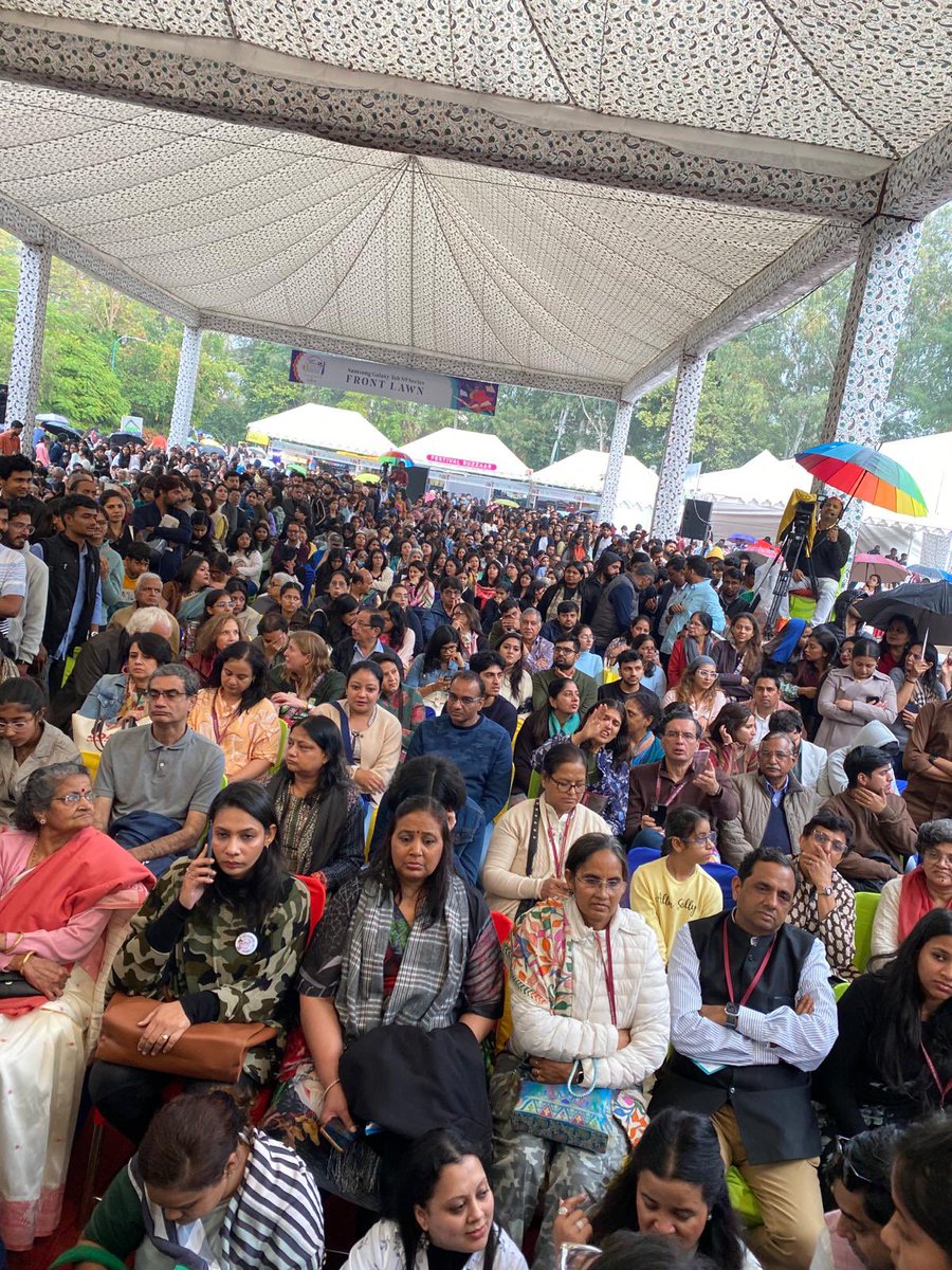 Thanks to all the wonderful readers who came out to the launch of my new book, #uncommonlove in the midst of pouring rain at the #JaipurLiteratureFestival. It was particularly wonderful to share the stage with #SudhaMurty. One of my subjects. I learn so much from her each time!