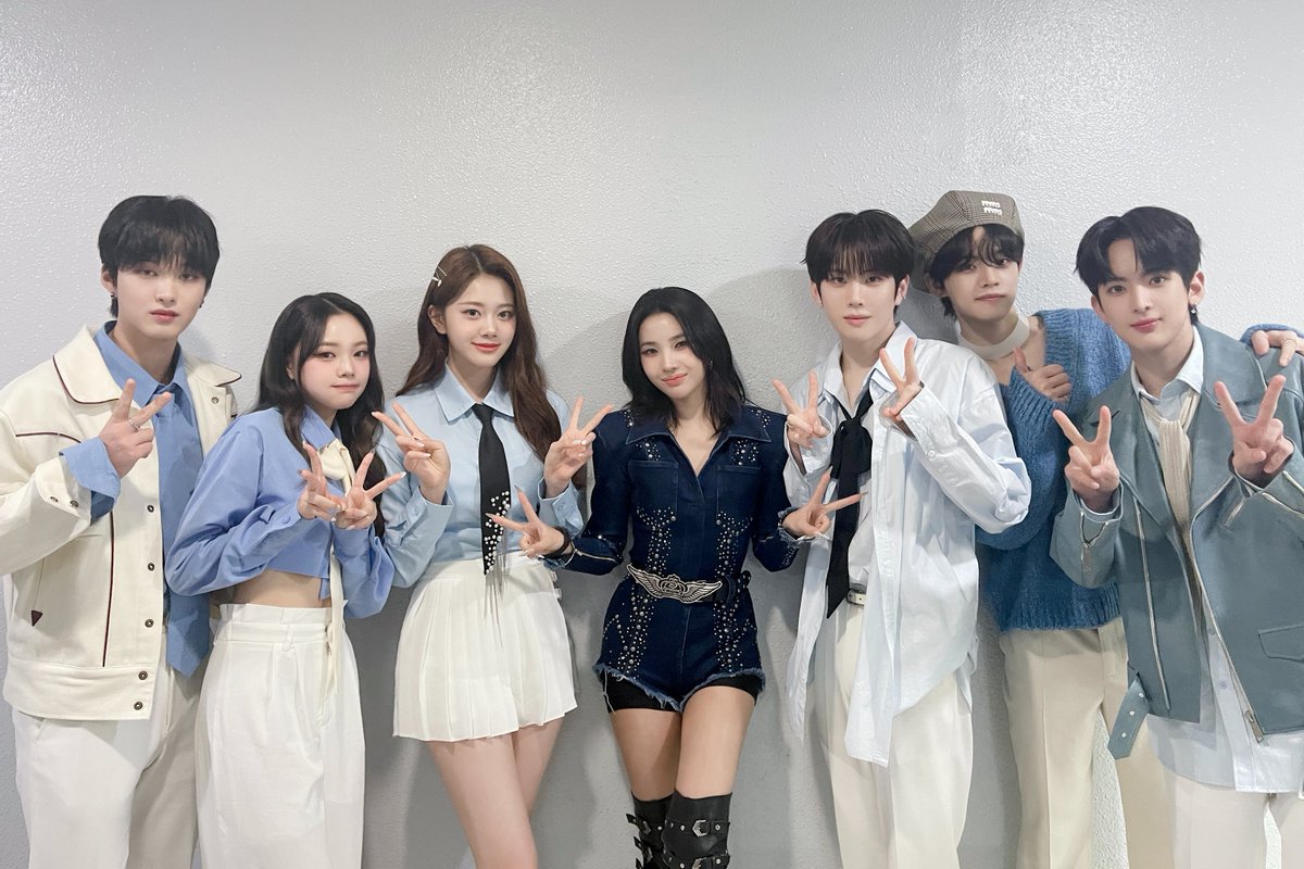PocketDolStudio's tweet photo. [📸]

Super Lady (여자)아이들 소연 선배님과 함께✨
진심 어린 응원과 조언 감사합니다!

#ASIX #에이식스 https://t.co/ysDbCycw4m