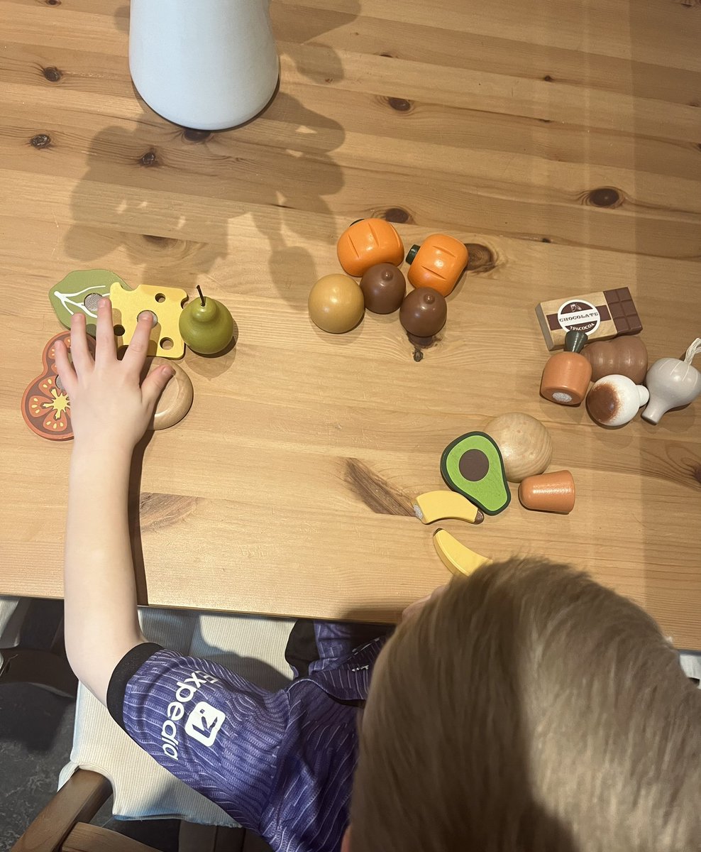 AmyBlythe_'s tweet photo. Rupert used pasta and some play food to practice counting in fives! @CCCRPrimary #homework https://t.co/FfPXlUxxqG