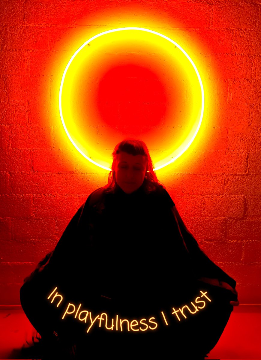 It is so simple, isn't it?

What else should I say?

Let's play!

#cicatriciebaci #scarkisses #barbaratostiart #storytelling #allinners #playfulnessandemotions #play #aliceinwonderland #neverendingstory #assimpleasthat