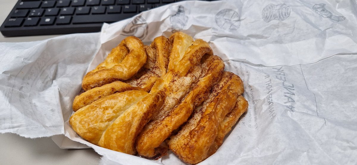 __DelMar__'s tweet photo. Erstmal n Franzbrötchen.
#Seelenfutter https://t.co/jMIscO3yGN