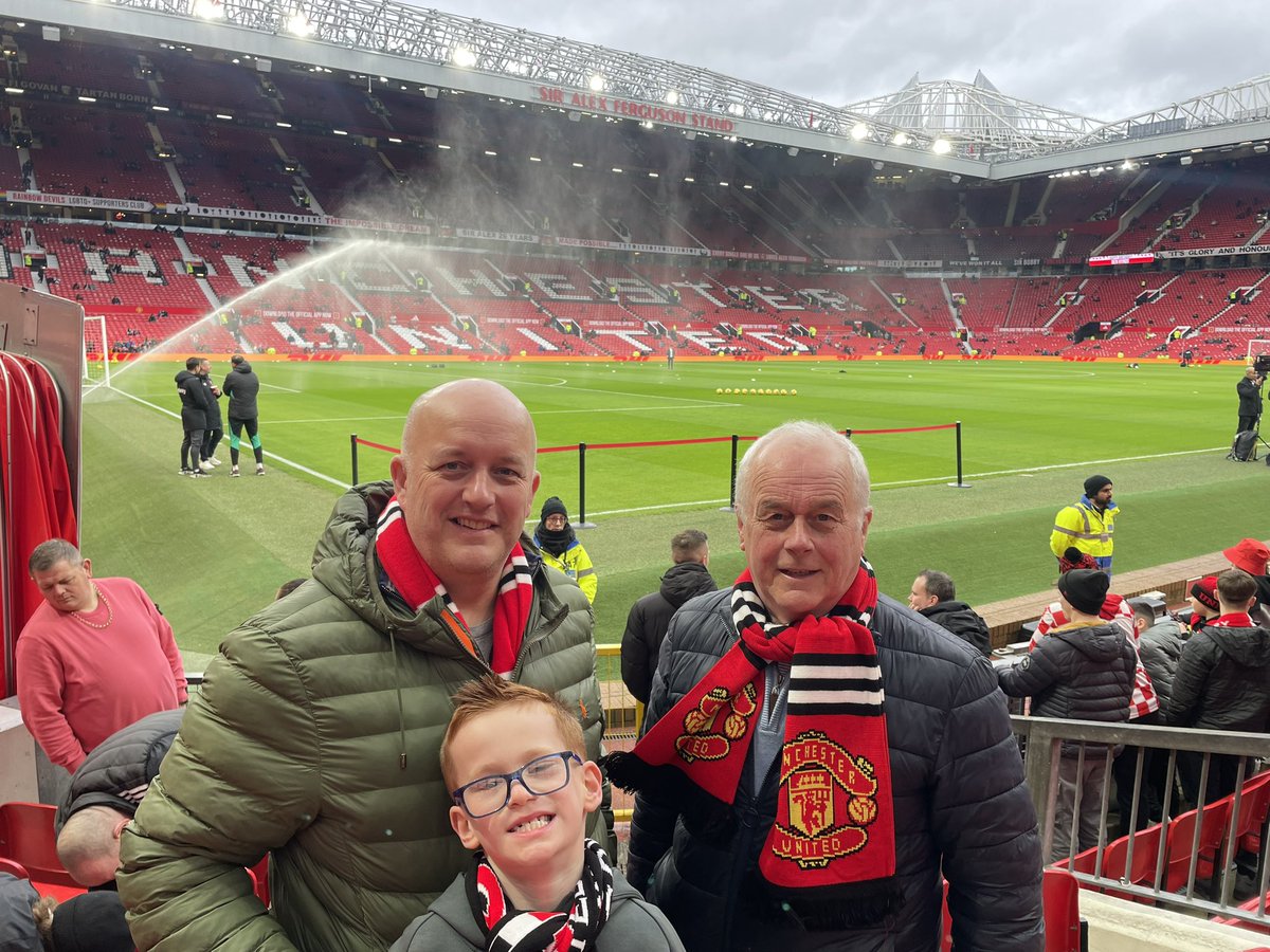 PDMullan's tweet photo. What a weekend. The Champ’s first @ManUtd game🔴⚪️⚫️
3 x generations
3 x goals
3 x points

Thank you @Anthony12078695 for your help 🎟️ and it was great to catch up with @irishgaz75 

Imagine not liking football⚽️ https://t.co/3tYhM5MKKv