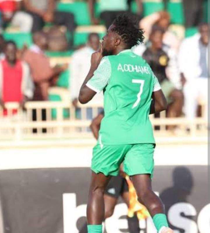 EmmanuelOdiemb1's tweet photo. #Juogi fans hawakumbuki huyu msienzi mwingine aki-celebrate penalty against Leopards in a way to annoy us Ingwe loyal fans but we don't cry because no player is bigger than us.
#FootballKE https://t.co/zRtULnokOe